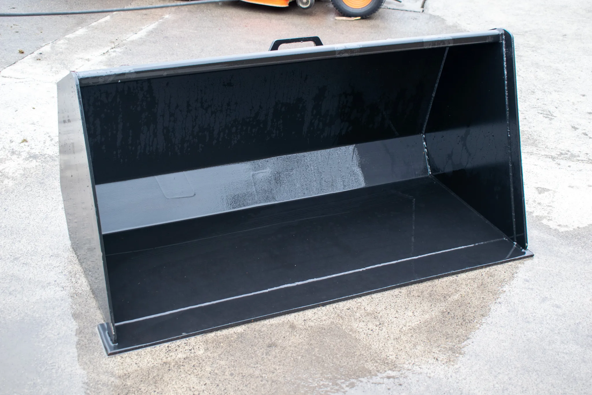 NEW 54inch / 4’6 loader bucket with skid steer brackets